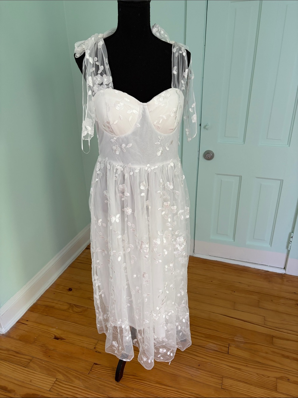 miami White Floral Embroidered Tulle Dress